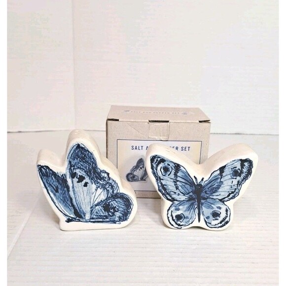 CRACKER BARREL Butterfly Salt & Pepper Set Rare 3" Susan Winget Blue White NEW - Picture 3 of 6